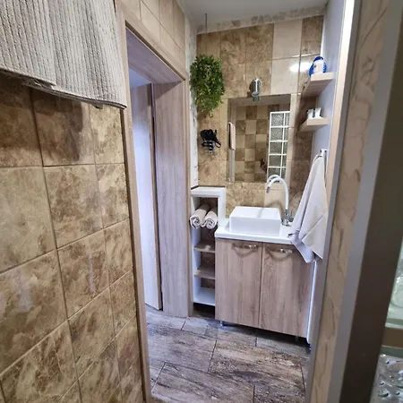 235 - 1 شقة Jaroměř